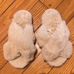 NWOT Fuzzy Slippers